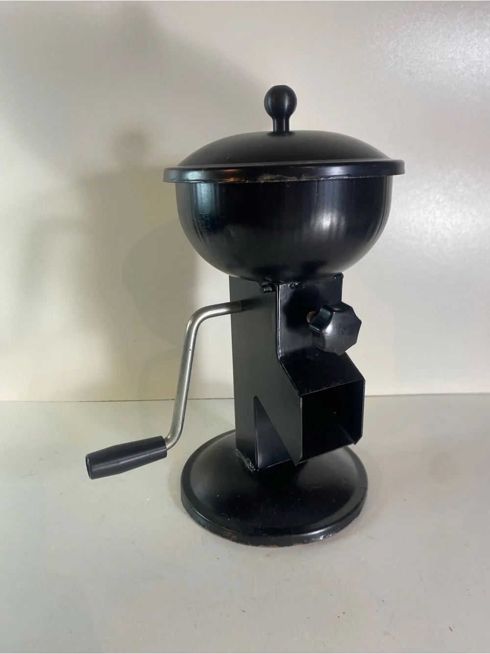 Uzman Hazelnut Hand Crank Black Metal  Nutcracker Adjustable Crush